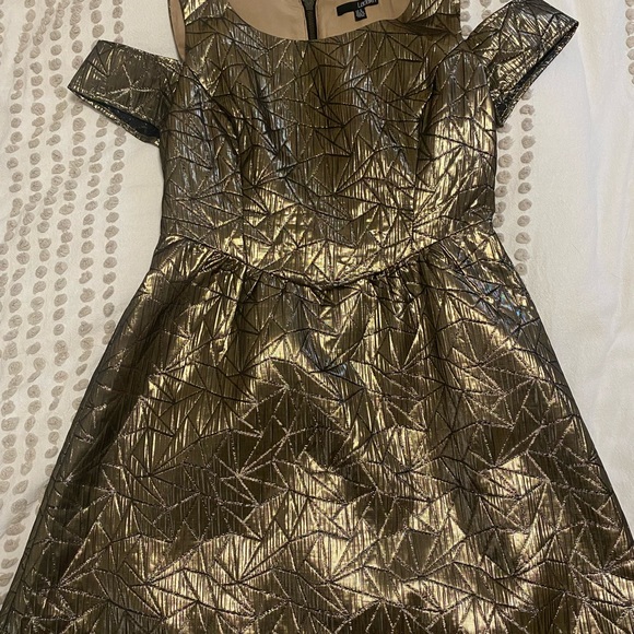 Gold dress - Picture 2 of 2